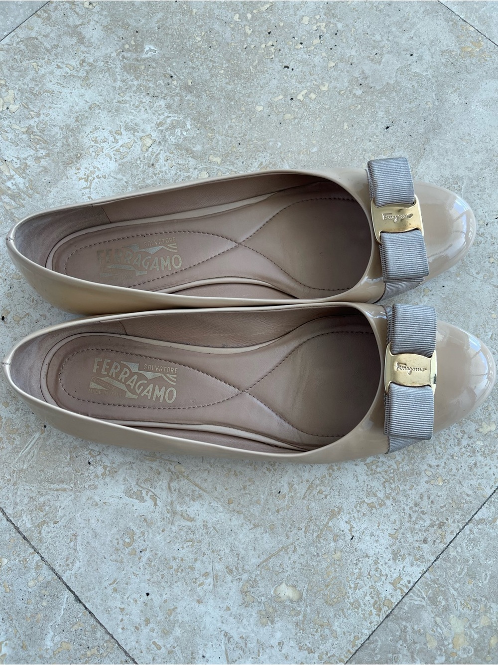 Salvatore Ferragamo Beige Patent Leather Vara Bow Flats - Picture 5 of 7